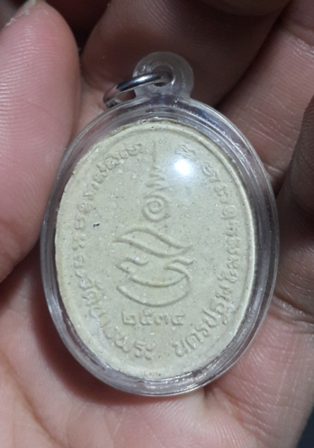 หลวงพ่อเปิ่น วัดบางพระ พระเนื้อผงขี่เสือ รุ่นมหาเศรษฐี โรยพลอย สวยมาก