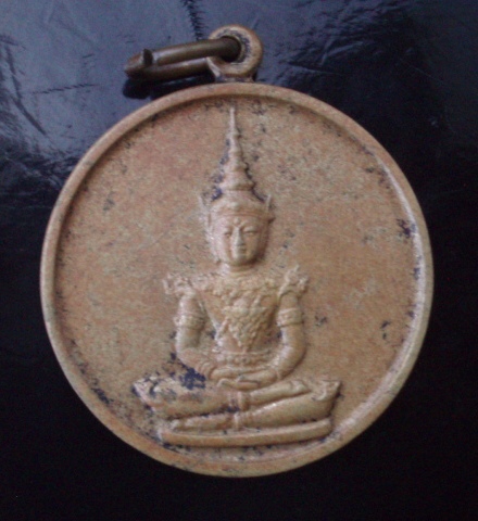 ((เคาะเดียวแดง))เหรียญพระแก้วมรกต วัดพระแก้ว รุ่นที่ระลึกในการซ่อมบูรณะฉัตร ปี 2531