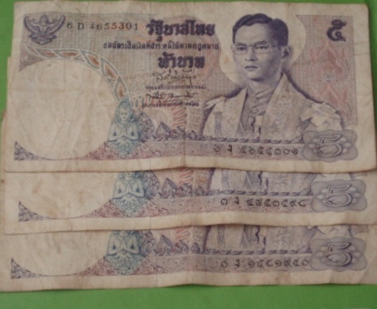 (((เคาะเดียวแดง)) ธนบัตรราคา 5 บาท  ลายเซ็นต์ ส.วินิจฉัยกุล ..ทีเดียว 3 ใบ...