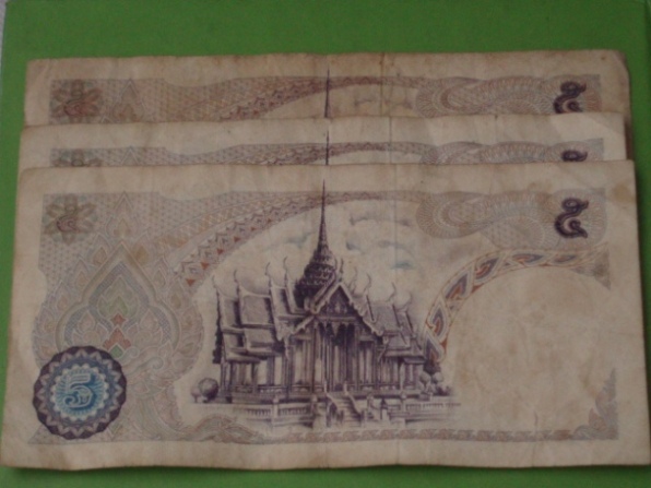 (((เคาะเดียวแดง)) ธนบัตรราคา 5 บาท  ลายเซ็นต์ ส.วินิจฉัยกุล ..ทีเดียว 3 ใบ...