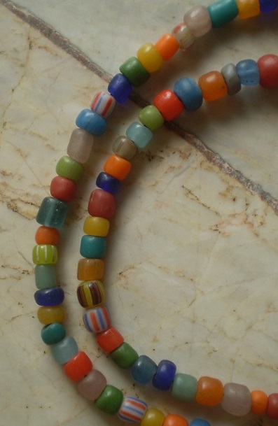 สร้อยลูกปัด  เชือกหนังเทียนถัก หัวขุนโลหะ  เคาะเดียว 