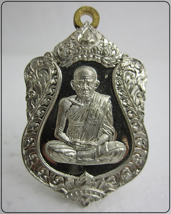 หลวงพ่อเงิน วัดบางคลาน รุ่น ฉลองเลื่อนสมณศักดิ์ 111 ปี เนื้ออัลปาก้า (หมายเลข 1401)