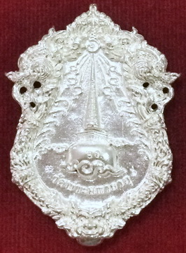 เหรียญหล่อฉลุ บรรจุกริ่ง.พระพุทธสิหิงค์ กริ่งวินยาภรณ์ ๒๖ ศตวรรษ.เนื้อเงินลงยาราชาวดีพื้นน้ำเงิน  หล