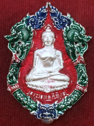 เหรียญหล่อฉลุ บรรจุกริ่ง.พระพุทธสิหิงค์ กริ่งวินยาภรณ์ ๒๖ ศตวรรษ.เนื้อเงินลงยาราชาวดีพื้นสีแดง  หลัง