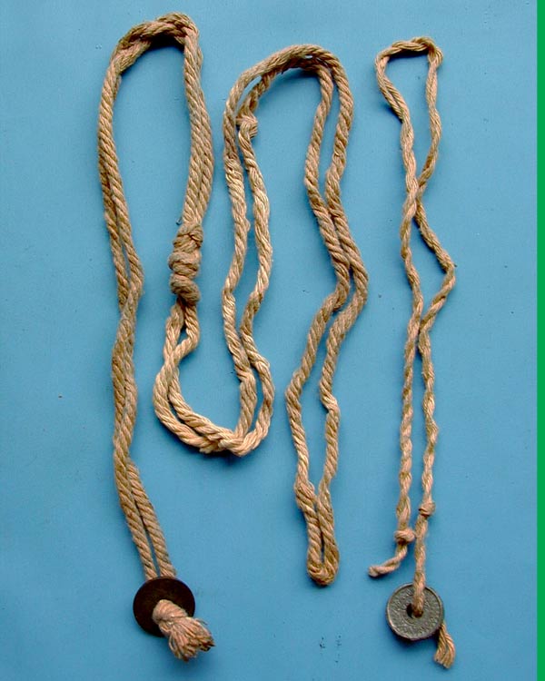 2 เส้น สร้อยด้ายดิบสตางค์รู	... เคาะเดียวแดง