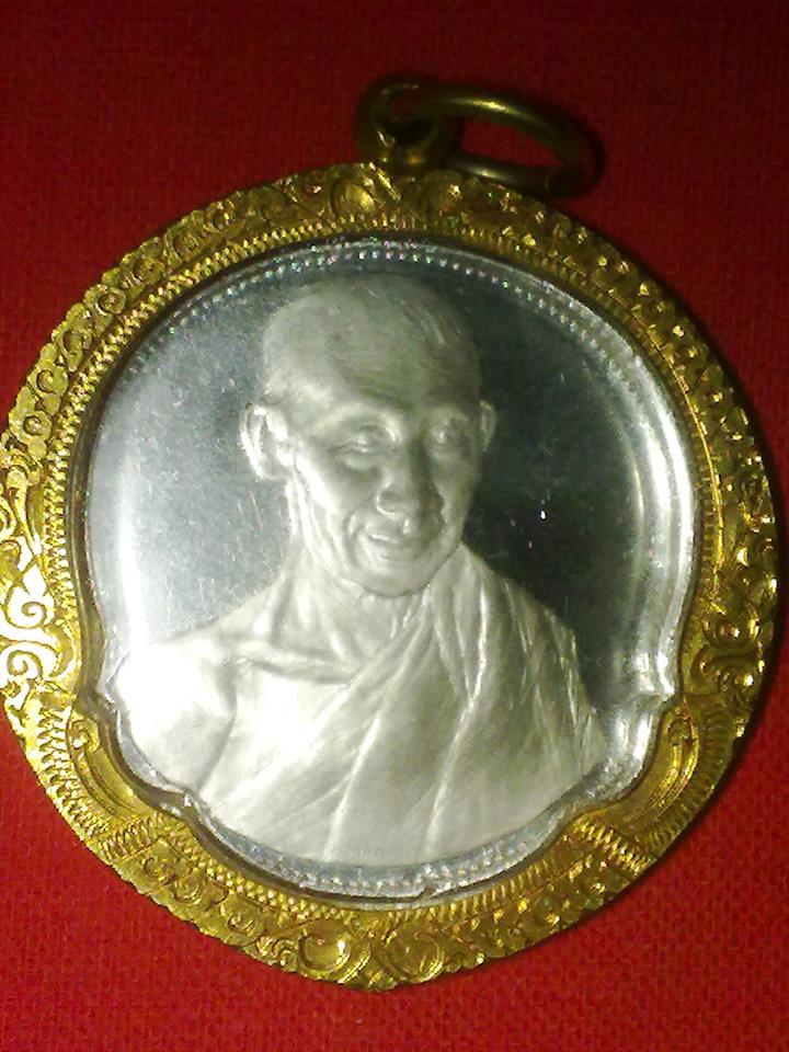 หลวงพ่อเกษม สุสานไตรลักษณ์ เนื้อเงิน เลี่ยมทอง