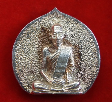 รูปหล่อ ล.ป.โต๊ะ วัดประดู่ฉิมพลี 109 ปี พ.ศ.2539 เนื้อเงิน สภาพสวย กล่องเดิม