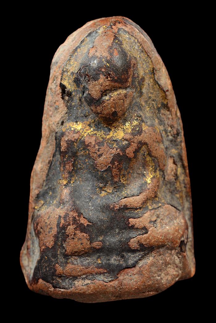 พระเนื้อดิน กรุวัดตะไกร พิมพ์หน้ามงคล ลงรักปิดทอง 