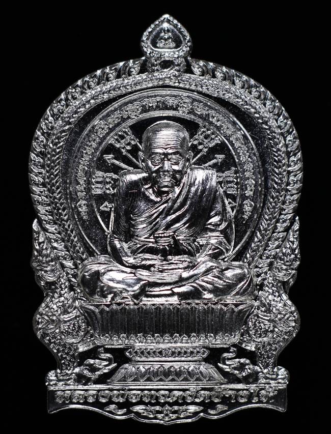 *เหรียญนั่งพาน ชนะมาร พ่อท่านเขียว เนื้ออัลปาก้า เลข 1424 สวยสุดๆ เคาะเดียวแดง*