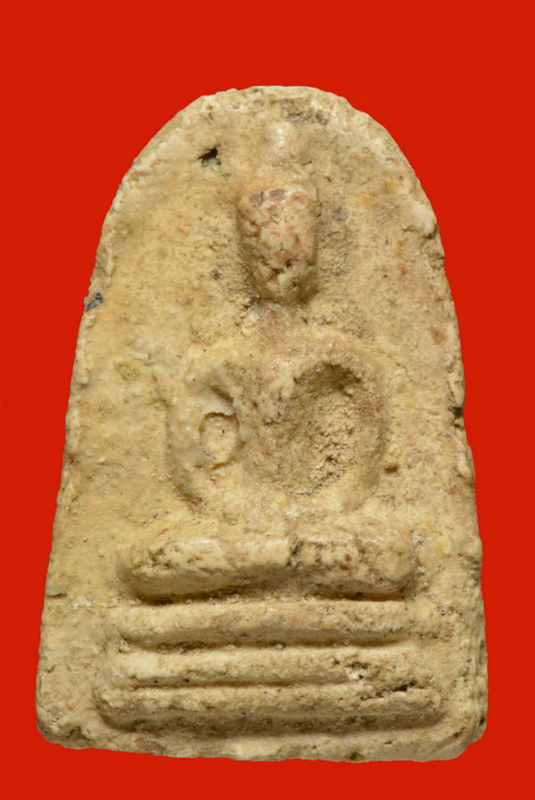 สมาธิเล็บมือฐานสามชั้น กรุวัดเงินคลองเตย เนื้อผง กรุงเทพ