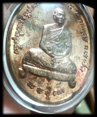 เหรียญเจริญพร พระอาจารย์จิ วัดหนองหว้า จ.เพชรบุรี นวะผิวไฟสวยๆ