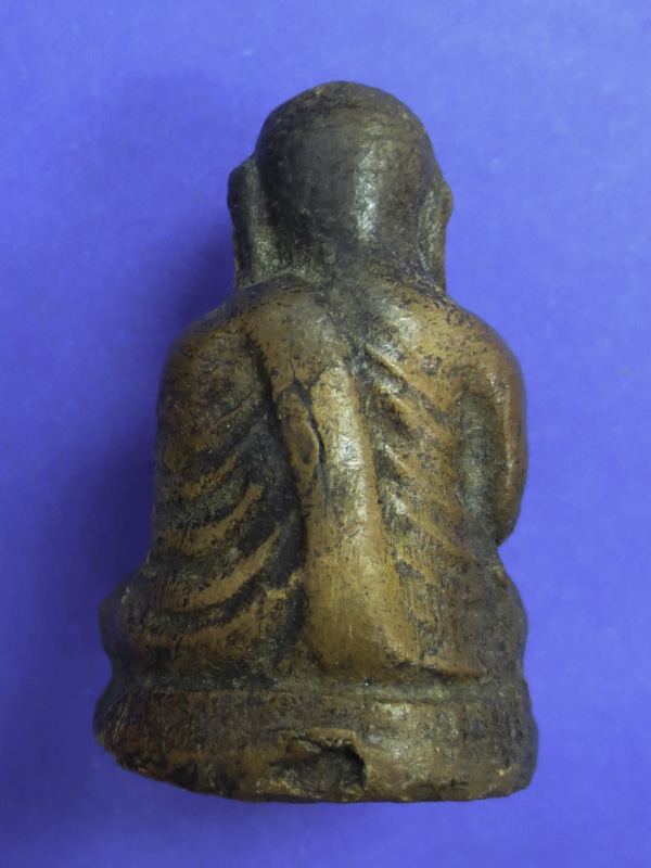 รูปหล่อหลวงพ่อเงิน เนื้อดิน พิมพ์ใหญ่(พิเศษ) อุดกริ่ง กรุวัด เขาพระใต้ จ.พิจิตร หายาก