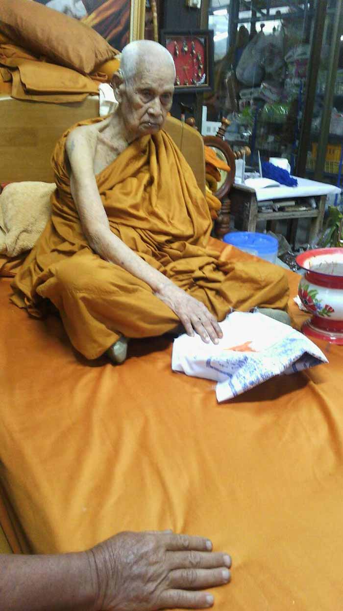 ผ้ายันต์ หลวงพ่อแย้ม วัดสามง่าม นครปฐม