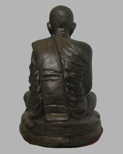 พระบูชาหลวงปู่จันทร์ศรี จันททีโป  วัดโพธิสมภรณ์ อุดรธานี เนื้อปูนรมดำ หน้าตัก 5 นิ้ว ปี 2556