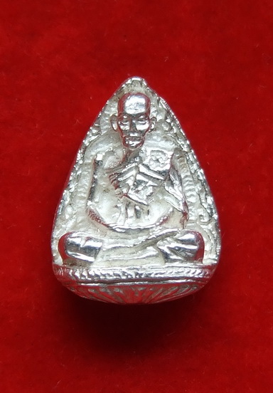 รูปหล่อหยดน้ำ ล.ป.ดู่ วัดสะแก อยุธยา ปี 2533 เนื้อเงิน สภาพสวยเดิมไม่เคยใช้ จำนวน 2 องค์