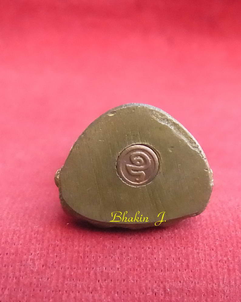 พระกริ่งสามณะ หลวงพ่อเกษม เขมโก เนื้อทองเหลือง ปี 36 ก้นอุ สภาพสวยๆ ครับ