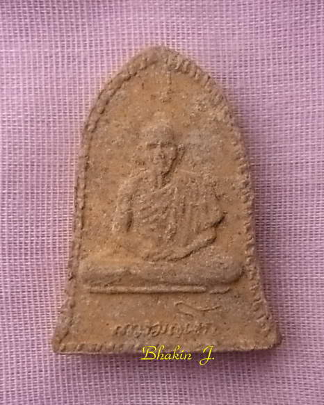 พระเนื้อผงหลวงพ่อเกษม เขมโก ครบ 60พรรษาอุปสมบท ปี 2536 ครับ  สวย