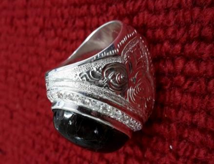 แหวนเงินหนาๆ หัววัตถุอาถรรน์