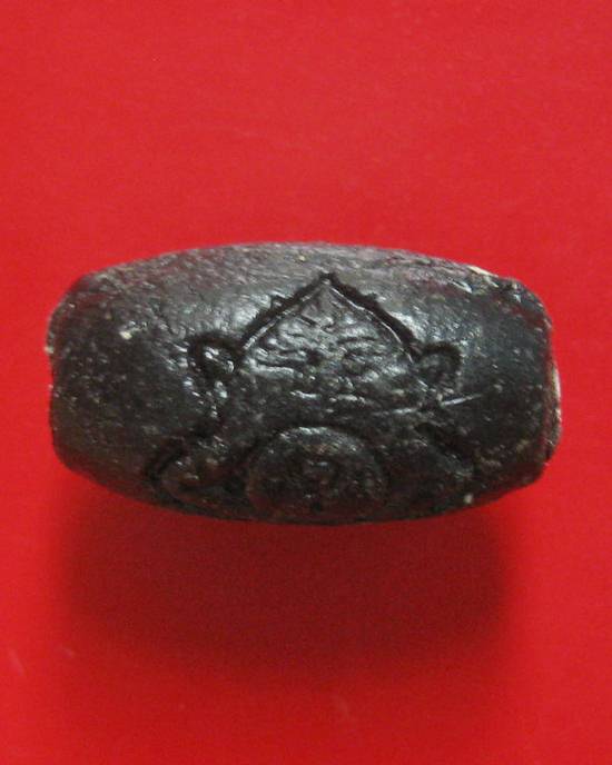 ลูกสะกดราหูผงกระลาตาเดียว หลวงพ่อเกษม เขมโก รุ่นสุริยุปราคา ตรุดเงิน ปี 38 พร้อมกล่องเดิม 