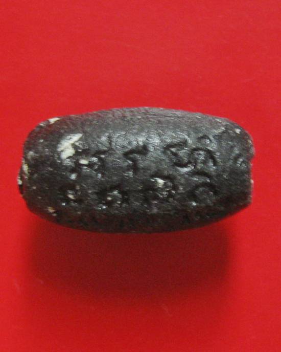 ลูกสะกดราหูผงกระลาตาเดียว หลวงพ่อเกษม เขมโก รุ่นสุริยุปราคา ตรุดเงิน ปี 38 พร้อมกล่องเดิม 