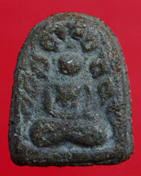 พระกรุเนื้อดิน หลวงพ่อเข่ง วัดใหม่พระพิเรนทร์ กรุงเทพ สภาพสวยหลังอูมเต็ม