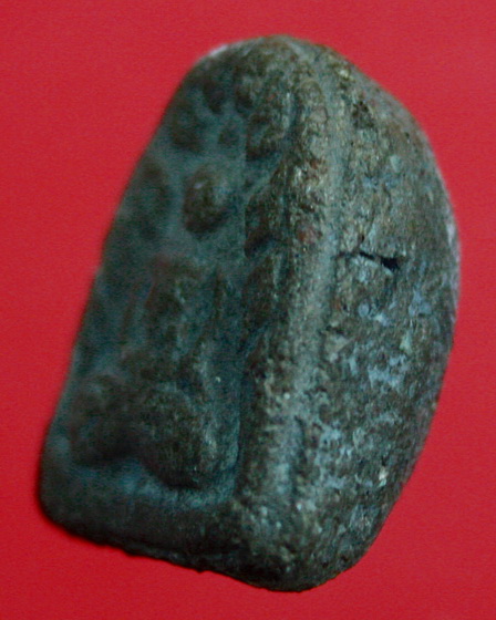 พระกรุเนื้อดิน หลวงพ่อเข่ง วัดใหม่พระพิเรนทร์ กรุงเทพ สภาพสวยหลังอูมเต็ม