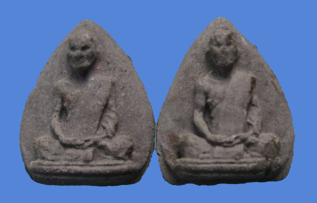 พระเนื้อผงพิมพ์ใบโพธิ์ ท่านเจ้าคุณนรฯ วัดเทพฯ รุ่นแดนดารา พ.ศ.2513 รวม 2 องค์ เคาะแรกแดงครับ