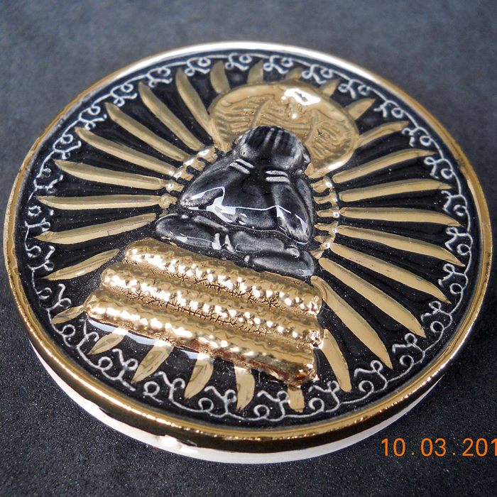 "พังพกาฬ๕๐" (กรรมการ) กระเบื้องเคลือบดำนพเก้าลายน้ำทอง  พิธีกรรมโบราณสายเขาอ้อ...