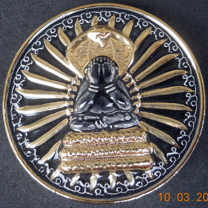 "พังพกาฬ๕๐" (กรรมการ) กระเบื้องเคลือบดำนพเก้าลายน้ำทอง  พิธีกรรมโบราณสายเขาอ้อ...