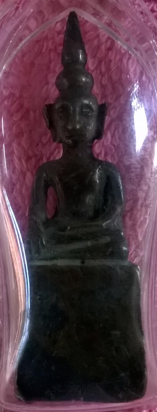 พระบูชาสมัยเชียงรุ้ง ขนาดห้อยคอ เนื้อสำริด สวยครับ