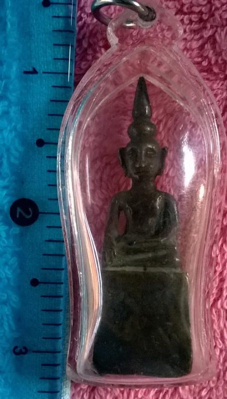 พระบูชาสมัยเชียงรุ้ง ขนาดห้อยคอ เนื้อสำริด สวยครับ