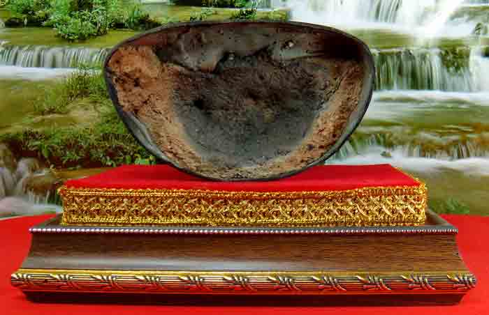 ***หลวงพ่อพรหม ถาวโร วัดช่องแค พระบูชา ขนาดหน้าตัก 5 นิ้ว ฐา นกลมรี เนื้อทองเหลืองรมดำ งานต้มยาครั้ง