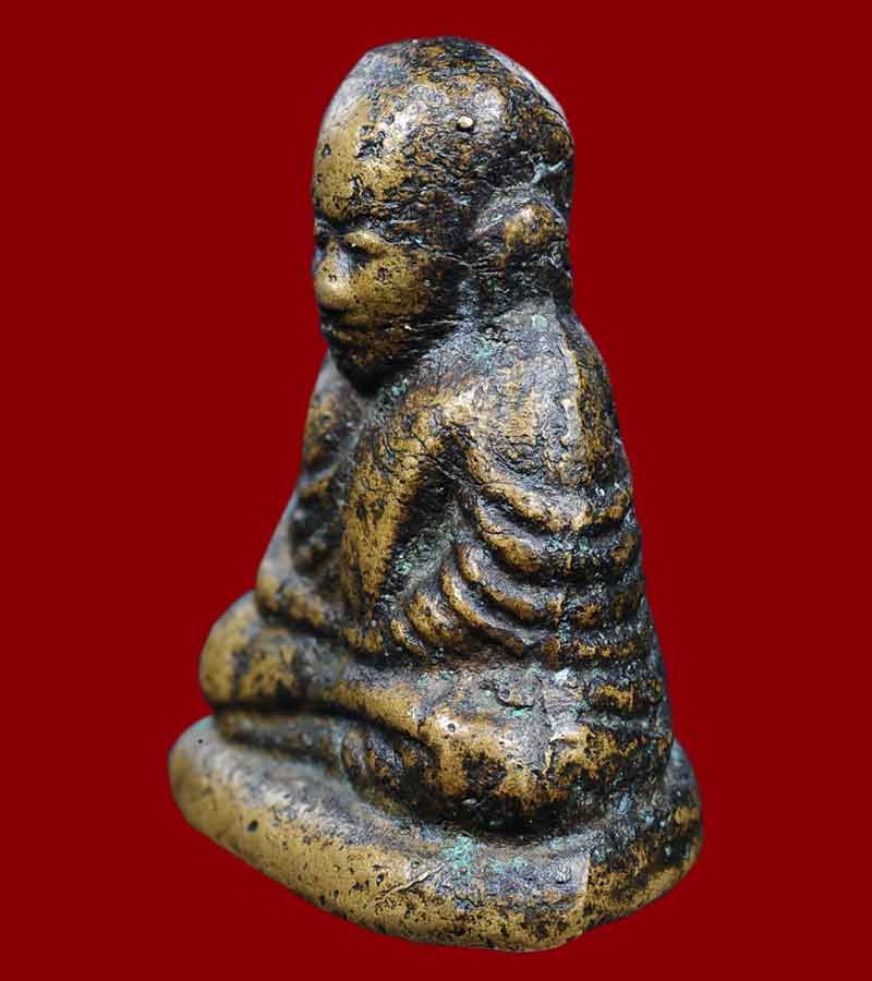 หลวงพ่อเงิน วัดบางคลาน จังหวัดพิจิตร รุ่นปืนแตก พิมพ์ไตรมาส ปี ๒๕๒๘ 