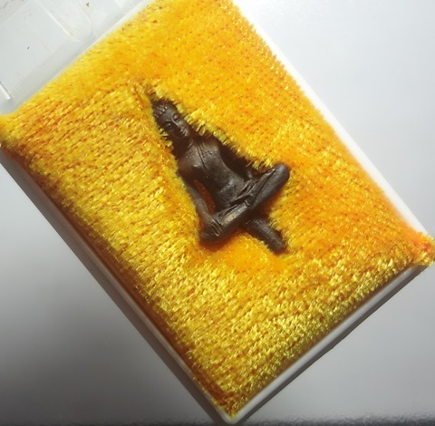 พระยอดธงหลวงปู่ครํ่ากล่องเดิม