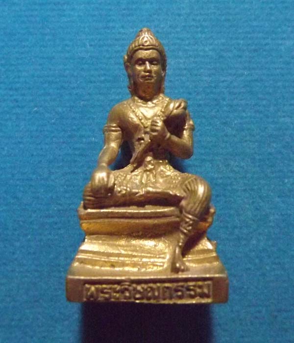 รูปหล่อพระวิษณุกรรม เทพแห่งช่างและความสำเร็จ
