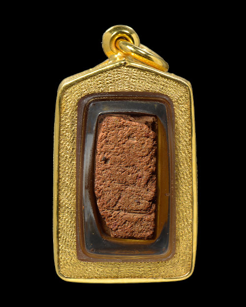 พระกรุนาดูนตัดเดี่ยว จ.มหาสารคาม พิมพ์เจ้าเงาะ+เลี่ยมทอง