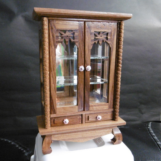 ตู้โชว์พระ มีประตู 2 บาน มีลิ้นชัก ไม้สักจิ๋วสวยๆ เหมาะกับพระองค์เล็ก มีพระดีพระสวยต้องโชว์ ส่งฟรี