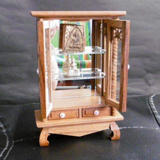 ตู้โชว์พระ มีประตู 2 บาน มีลิ้นชัก ไม้สักจิ๋วสวยๆ เหมาะกับพระองค์เล็ก มีพระดีพระสวยต้องโชว์ ส่งฟรี