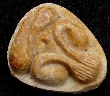 พระปิดตามหาเสน่ห์ หลังยันต์พุทโธ เนื้อเกสรเหลืองนวลๆ