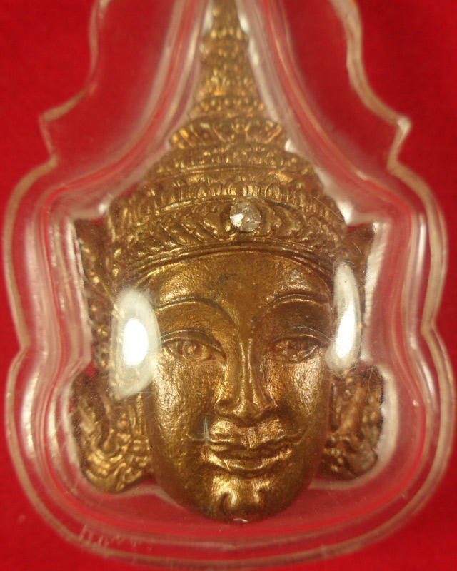 หลวงปู่กาหลงเขี้ยวแก้ว วัดเขาแหลม จ.สระแก้ว เศียรพระลักษณ์หน้าทอง -เนื้อสัมฤทธิ์ขอมโบราณแก่ทองคำ -รุ