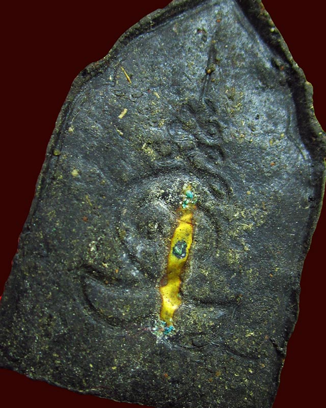 พระปิดตาห้าเหลี่ยม เนื้อดำ ฝังตะกรุดทองเหลือง หลวงปู่บัว ถามโก รุ่น ที่ระลึกหล่อรูปเหมือน ปี ๒๕๔๑