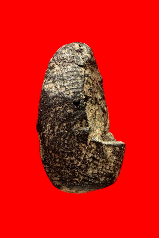 พระเม็ดน้อยหน่า เนื้อดิน หลังไม่มียันต์