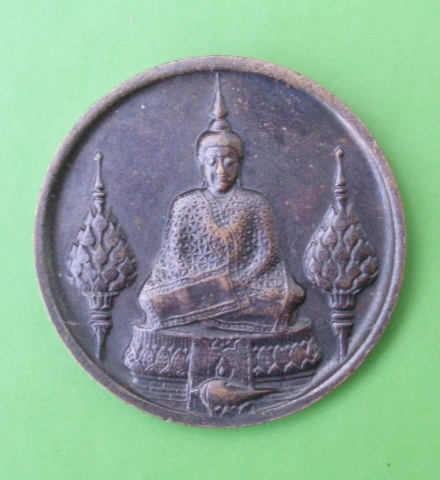 ((เคาะเดียวแดง)) เหรียญพระแก้วมรกต ปี2525 เนื้อทองแดง พิมพ์ฤดูหนาว วัดพระศรีรัตนศาสนาราม กทม.