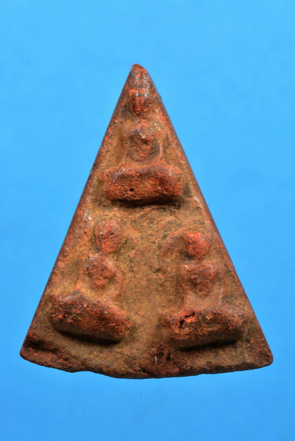 พระตัดสาม พิมพ์งบน้ำอ้อย กรุเตาทุเรียง เนื้อดิน สุโขทัย