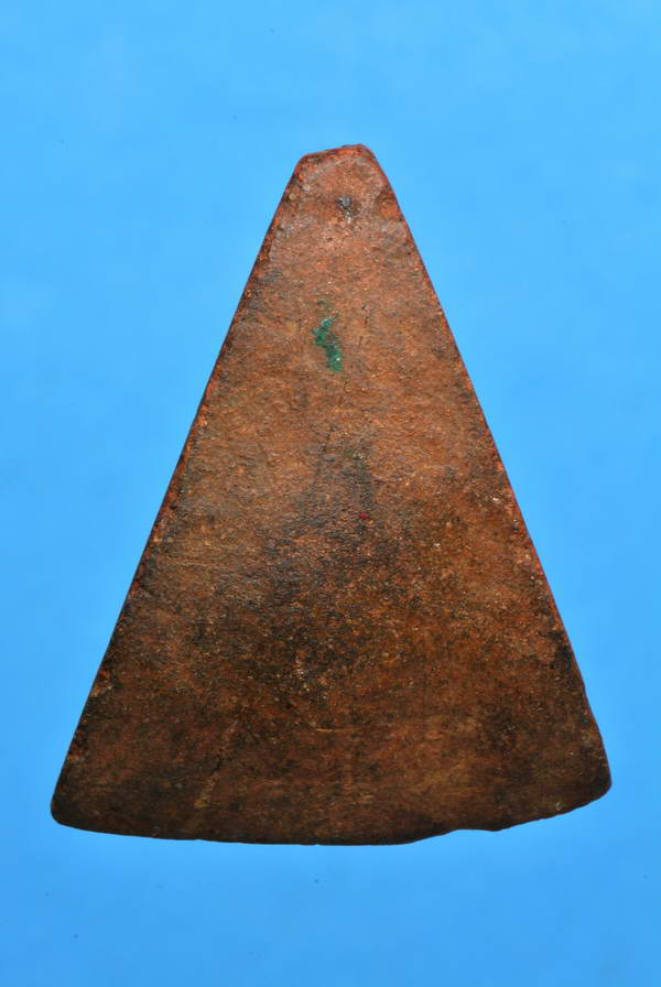 พระตัดสาม พิมพ์งบน้ำอ้อย กรุเตาทุเรียง เนื้อดิน สุโขทัย