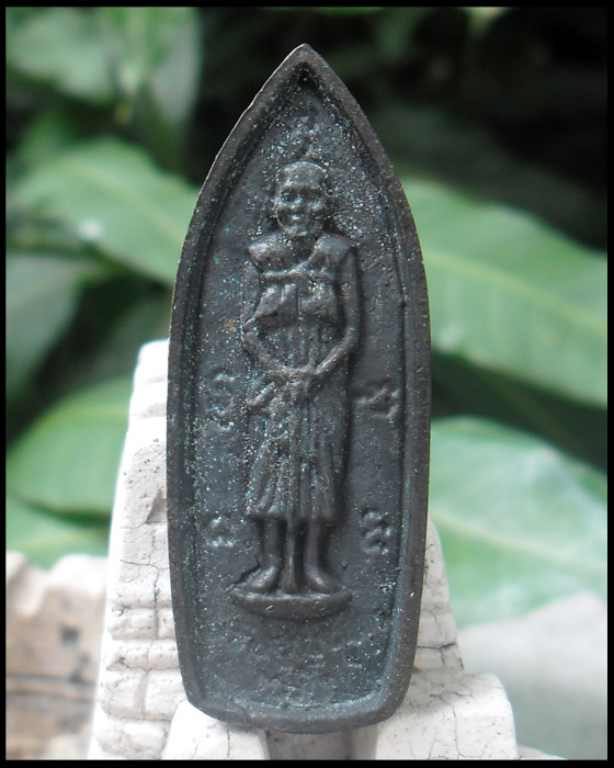 >> ลด...ล้างกระดาน...100 บาท << เหรียญหล่อปางลีลา-หลังรูปเหมือน หลวงปู่บุดดา ถาวโร