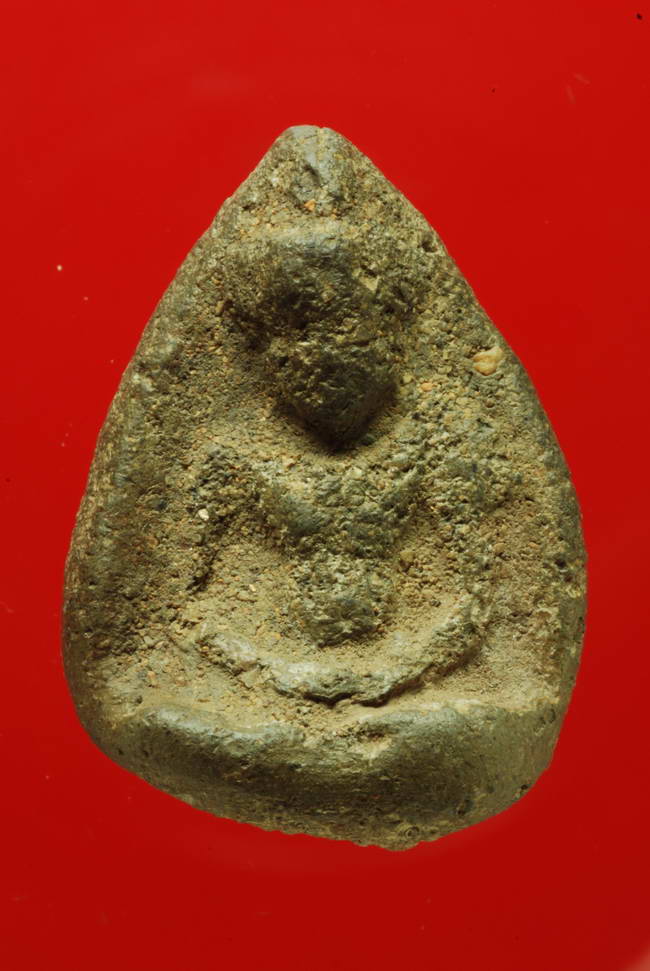 พระร่วงนั่งจีโบ กรุทรงกระเทียม เนื้อดิน สุพรรณบุรี 