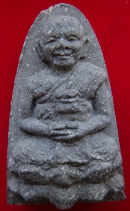 พระผงปฐวีธาตุนั่งบัว หลวงปู่หงษ์วัดเพชรบุรี รุ่นบันดาลทรัพย์ เคาะเดียว