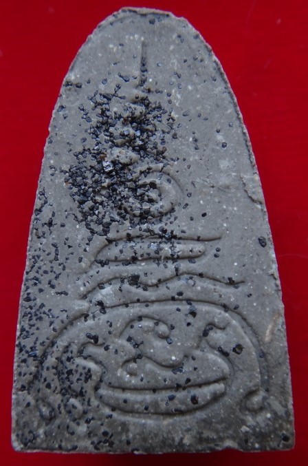 พระผงปฐวีธาตุนั่งบัว หลวงปู่หงษ์วัดเพชรบุรี รุ่นบันดาลทรัพย์ เคาะเดียว