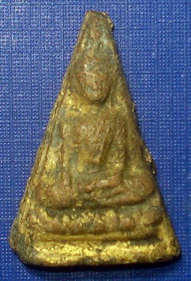 พระนางพญาเนื้อดิน พิมพ์ใหญ่  มีทองปิดมาแต่เดิม กรุวัดโบสถ์บางคูเวียง จ.นนทบุรี